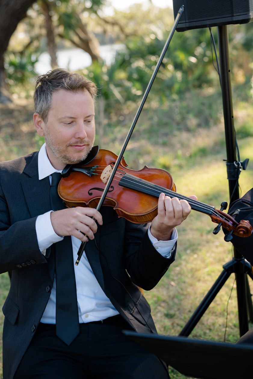 Mike W violin at The Dunlin