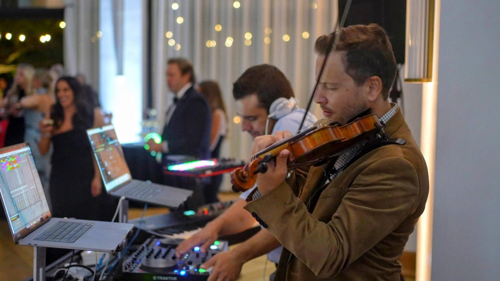 Mike W electric violin with DJ